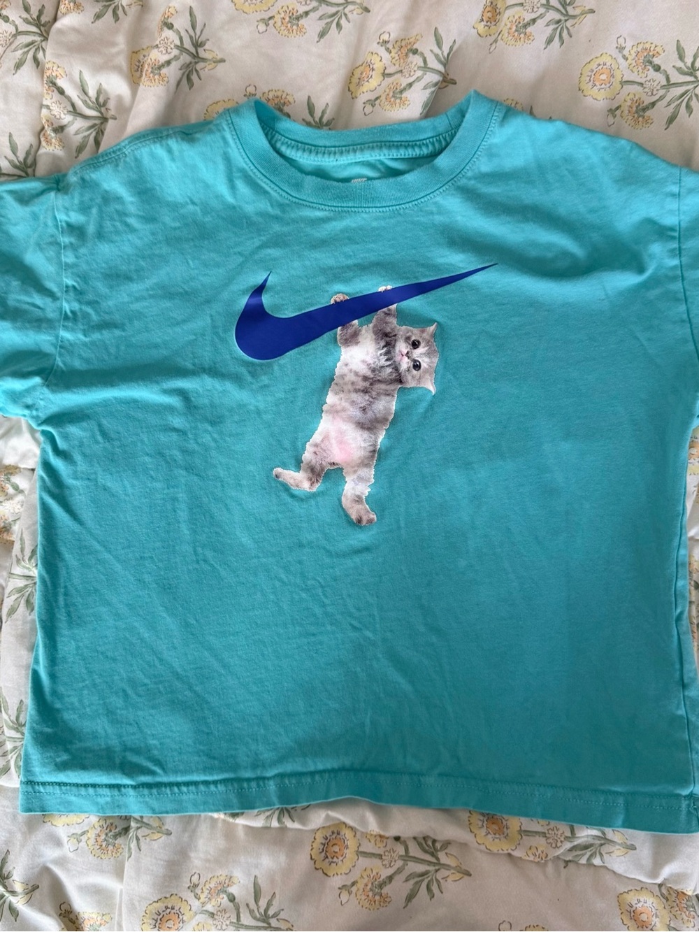 Nike Turquoise kitty Cat Swoosh Pet T-Shirt size large